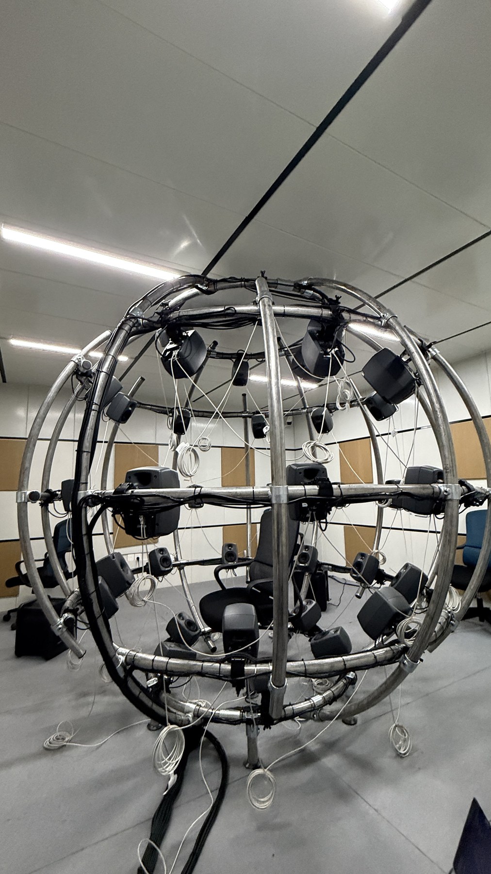 LAB05 实验室真实44声道球形扬声器阵列